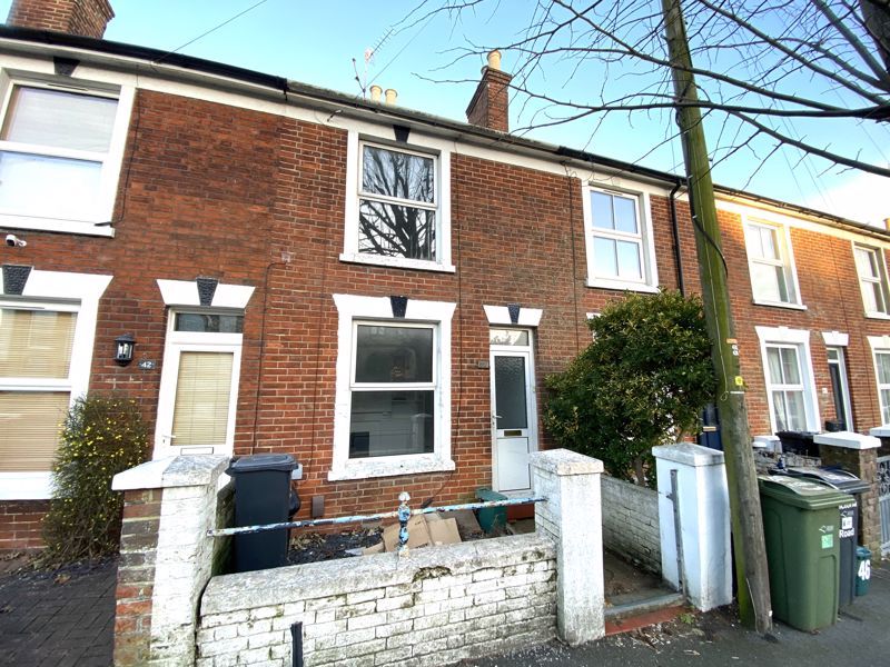 3 bed terraced house to rent in Victoria Road, Cowes PO31, £1,100 pcm
