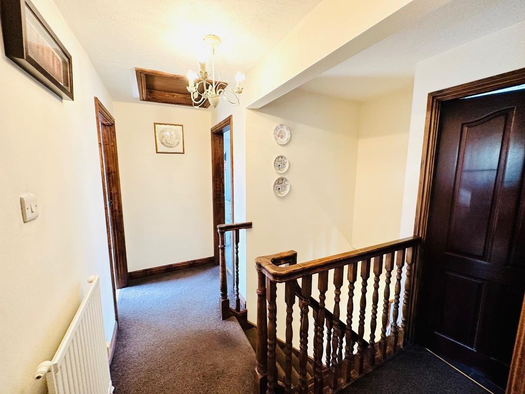5 bed detached house for sale in New Hey Road, Salendine Nook, Huddersfield HD3, £430,000