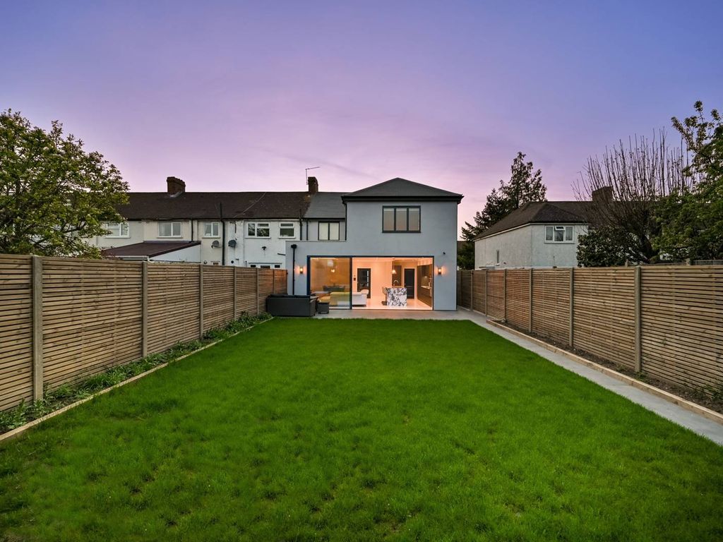 4 bed end terrace house for sale in Brinkley Road, Worcester Park KT4, £1,000,000