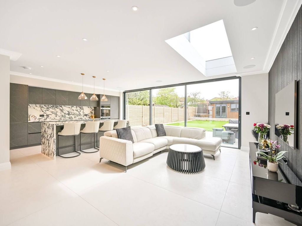 4 bed end terrace house for sale in Brinkley Road, Worcester Park KT4, £1,000,000