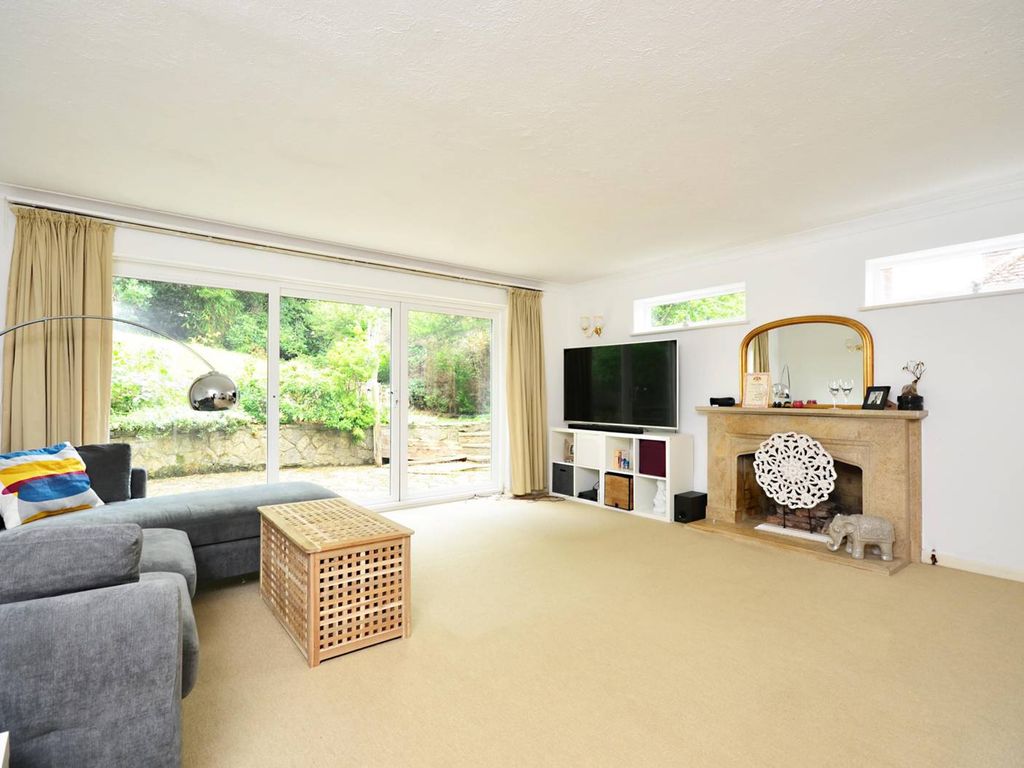 4 bed detached house to rent in Pantiles Close, St Johns, Woking GU21, £3,150 pcm