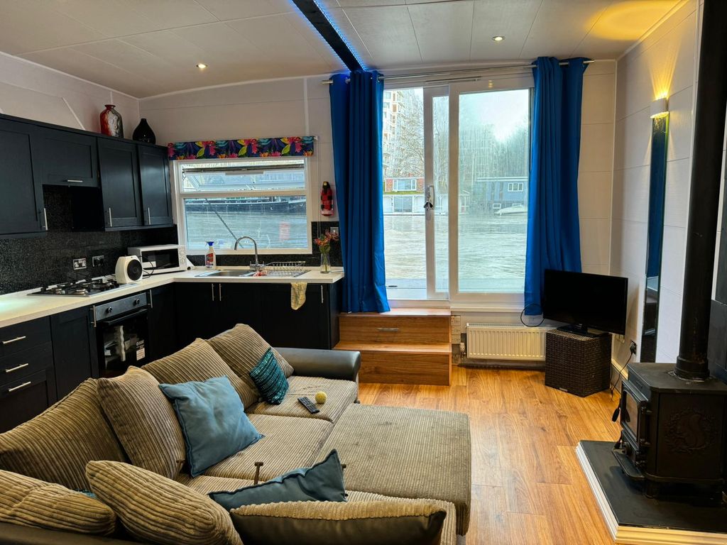 1 bed houseboat to rent in Lower Teddington Road, Kingston Upon Thames KT1, £1,755 pcm