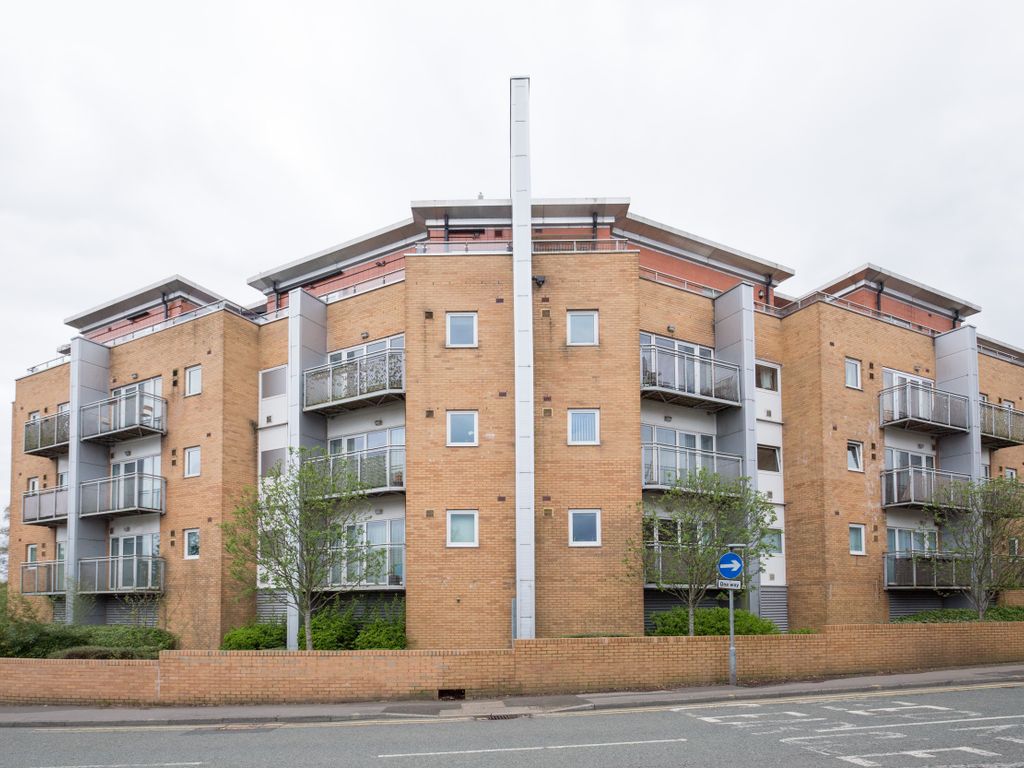 2 bed flat for sale in Bury Old Road, Manchester M45, £199,000