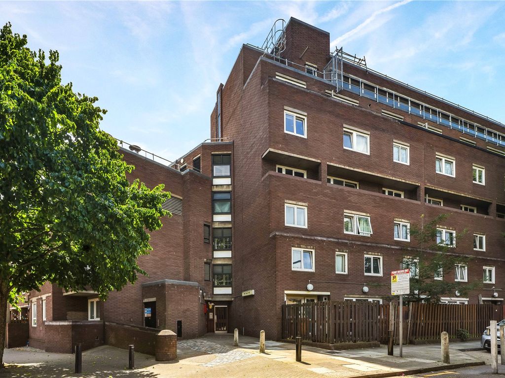 1 bed flat for sale in Kiln Court, 18 Newell Street, London E14, £300,000