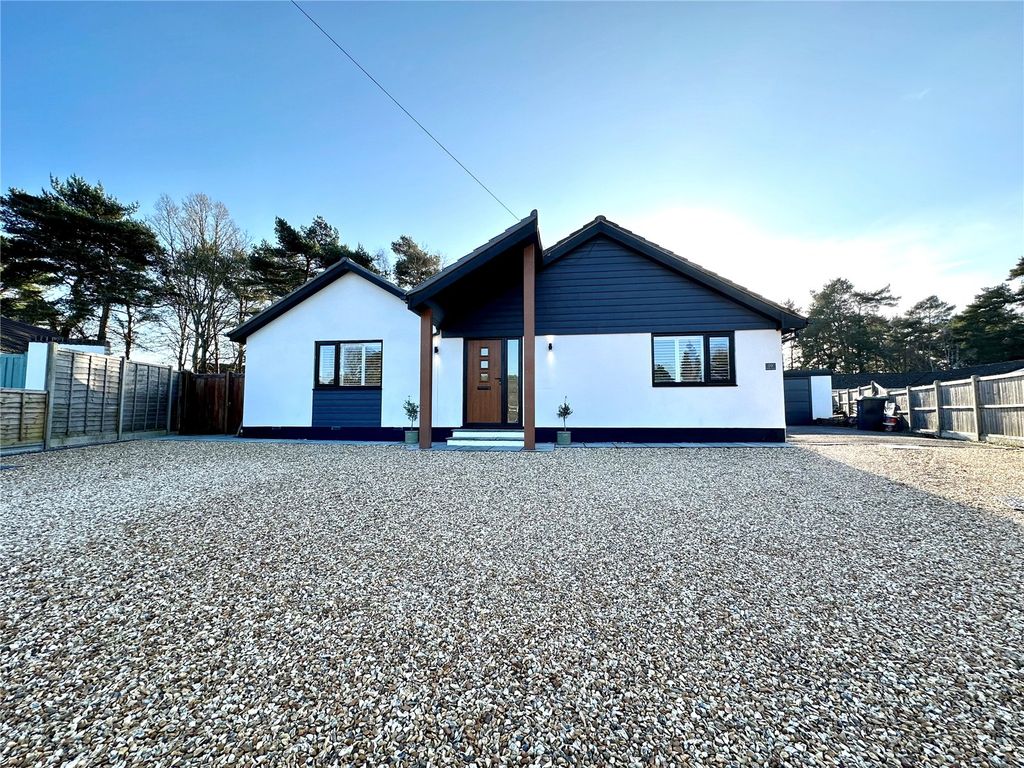 4 bed bungalow for sale in Webbs Close, Ashley Heath, Ringwood BH24, £750,000