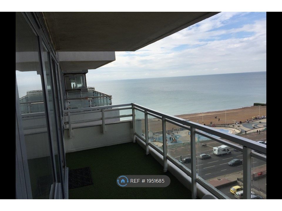 2 bed flat to rent in Kings Road, Brighton BN1, £2,921 pcm