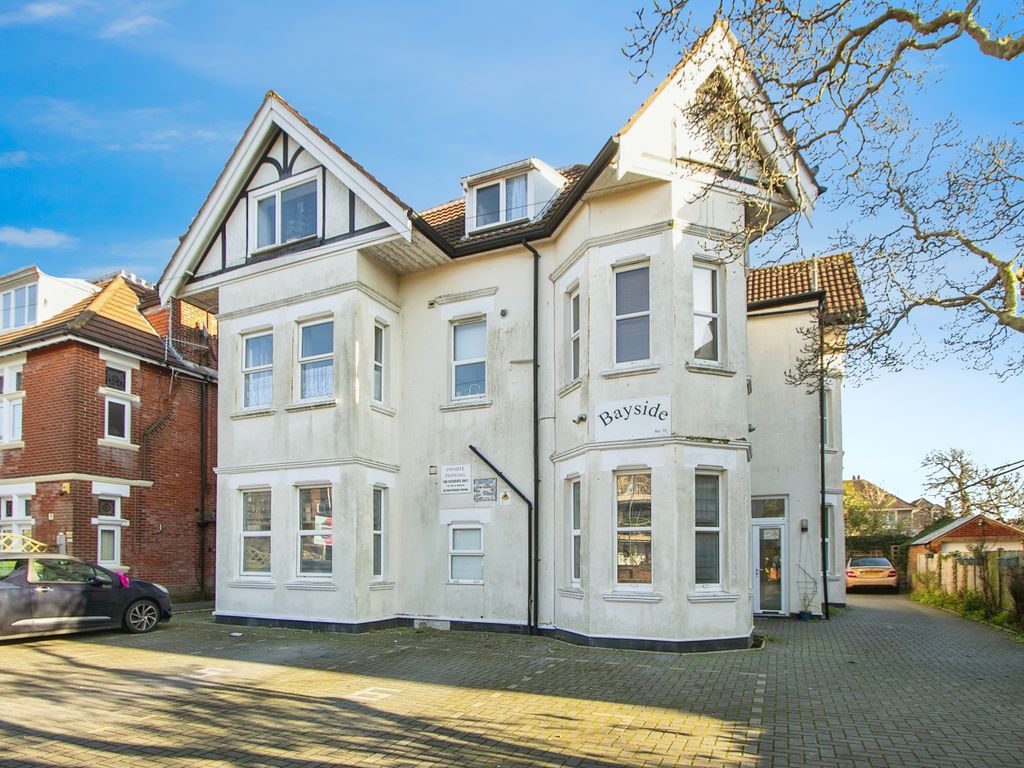 2 bed flat for sale in Crabton Close Road, Bournemouth BH5, £195,000