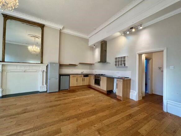 1 bed flat to rent in Brunswick Square, Hove BN3, £1,450 pcm