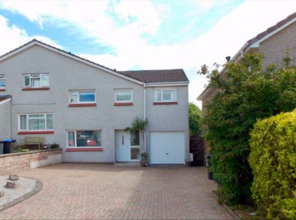 5 bed detached house for sale in Morven Drive, Westhill AB32, £250,000
