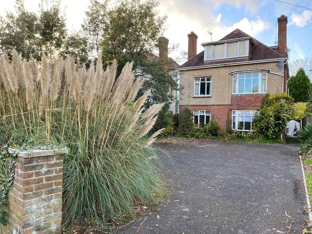 6 bed detached house for sale in Alum Chine Road, Westbourne BH4, £695,000