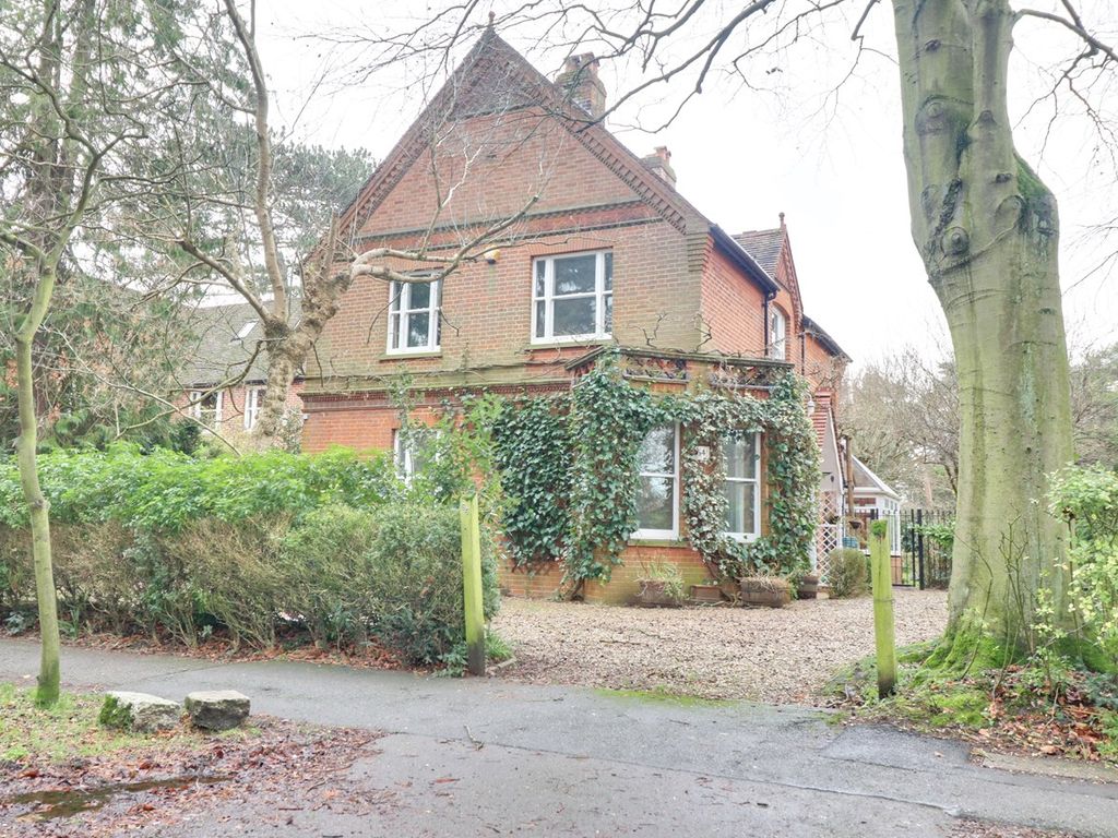 4 bed detached house to rent in Warwick Road, Bishop's Stortford CM23, £1,850 pcm
