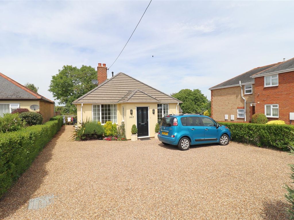 4 bed detached bungalow for sale in Church Street, Bocking, Braintree CM7, £490,000