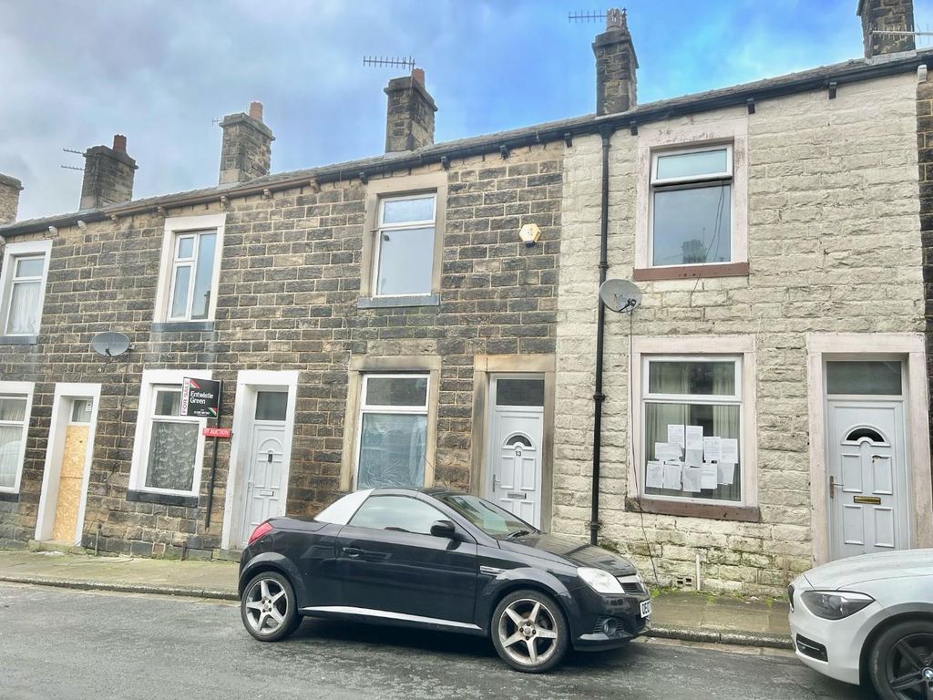 2 bed terraced house to rent in Cleveland Street, Colne BB8, £540 pcm