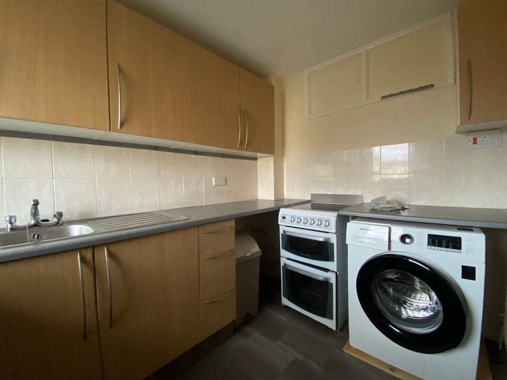 2 bed flat to rent in Westminster Close, Ipswich IP4, £835 pcm