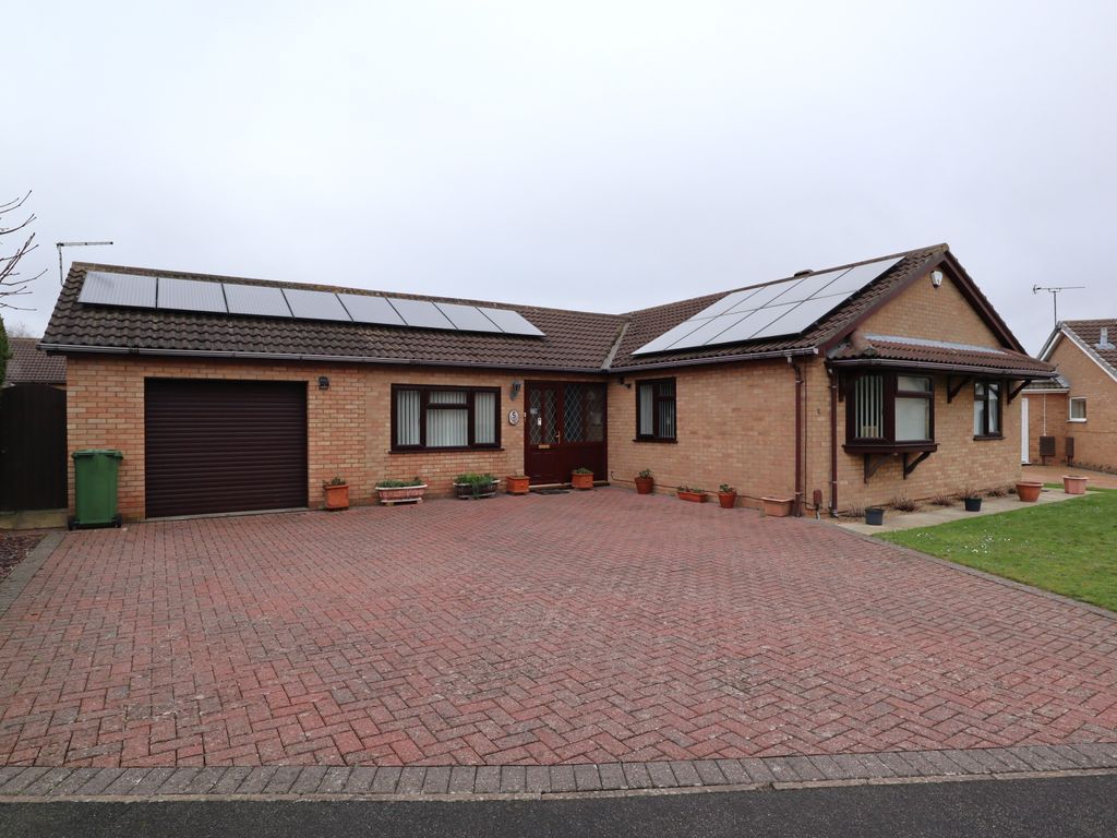 3 bed detached bungalow for sale in Aster Close, Lincoln LN2, £345,000