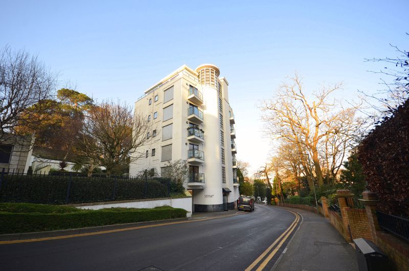 2 bed flat to rent in St. Peters Road, Bournemouth BH1, £1,900 pcm