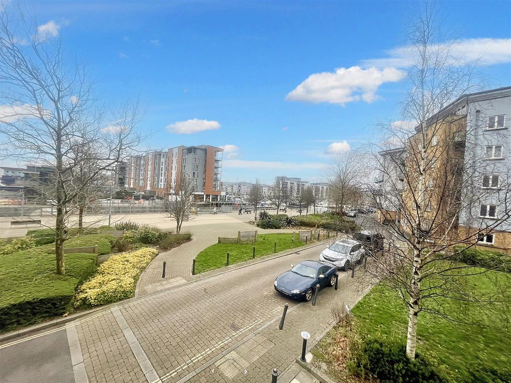 2 bed flat for sale in Lockside, Portishead, Bristol BS20, £435,000