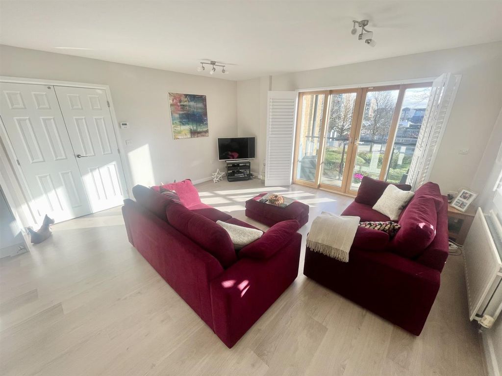 2 bed flat for sale in Lockside, Portishead, Bristol BS20, £435,000