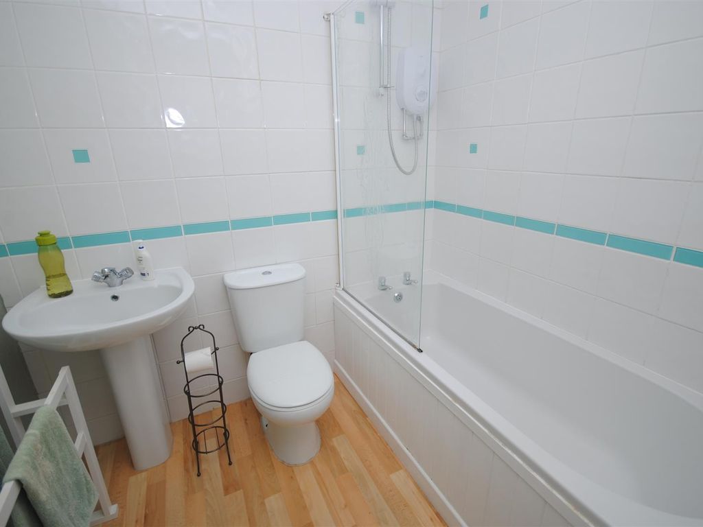 2 bed flat for sale in Moorgate Road, Kippax, Leeds LS25, £79,950