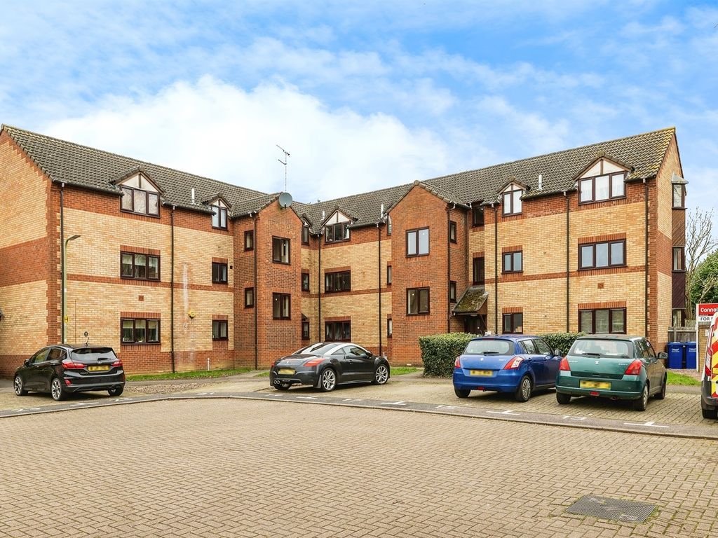 2 bed flat for sale in Broome Way, Banbury OX16, £160,000