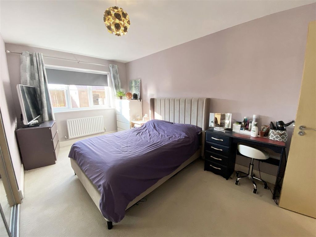 2 bed flat for sale in The Sidings, Hailsham BN27, £235,000