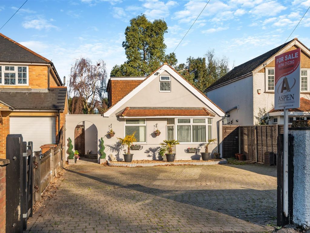 4 bed property for sale in Feltham Hill Road, Ashford TW15, £650,000