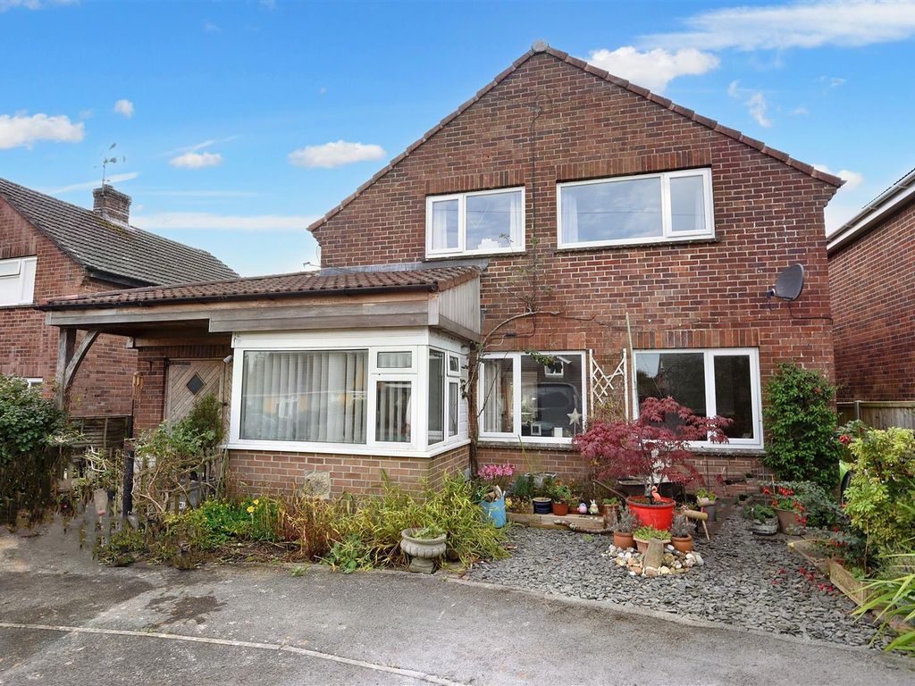 4 bed detached house for sale in Belmont Close, Shaftesbury SP7, £450,000