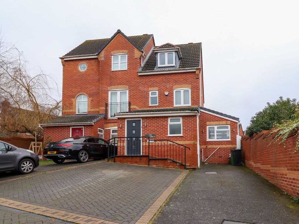 4 bed semi-detached house to rent in Woodlands Court, Leicester LE2, £1,295 pcm