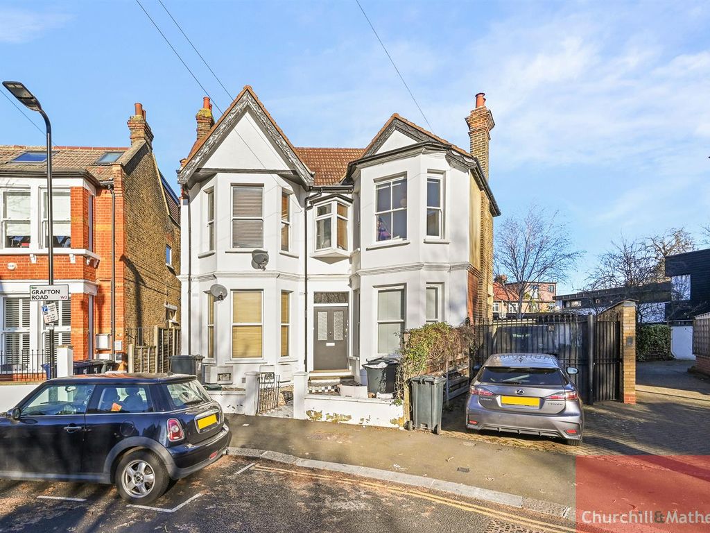 1 bed flat for sale in Grafton Road, London W3, £300,000