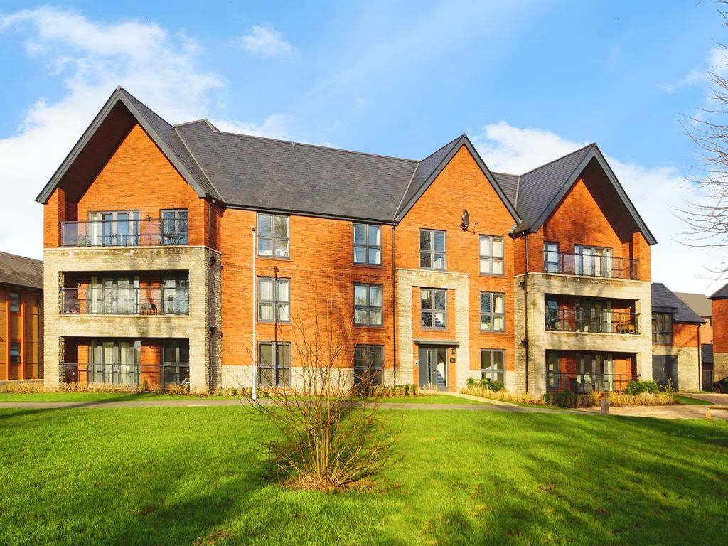 2 bed flat for sale in Tanner Close, Frenchay, Bristol BS16, £320,000