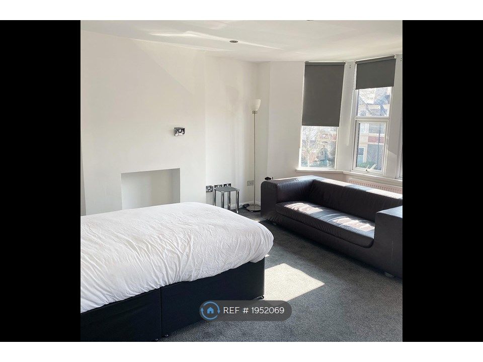 2 bed flat to rent in Penylan, Cardiff CF24, £1,400 pcm
