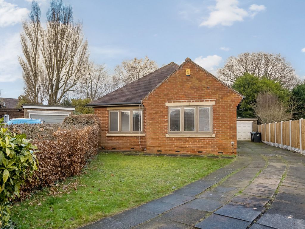 3 bed detached bungalow for sale in Meadow Drive, Aughton L39, £470,000