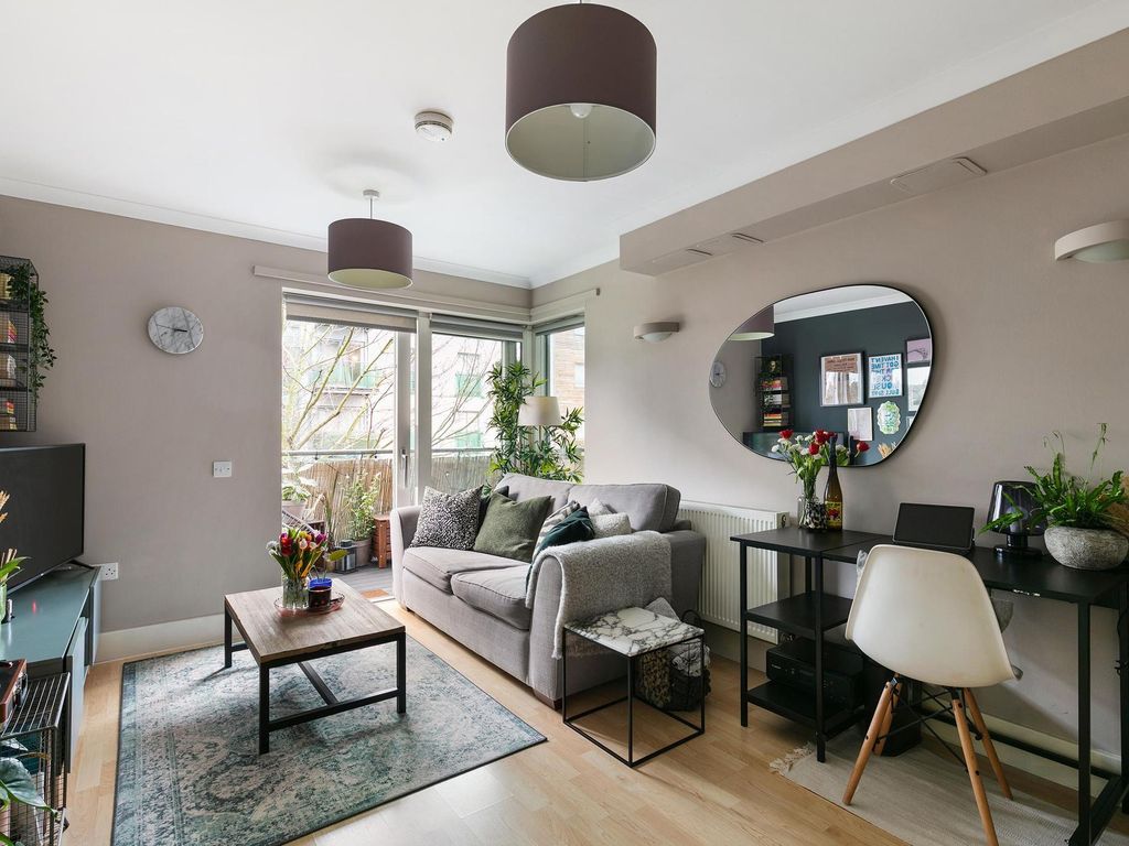 1 bed flat for sale in Evan Cook Close, Peckham, London SE15, £385,000