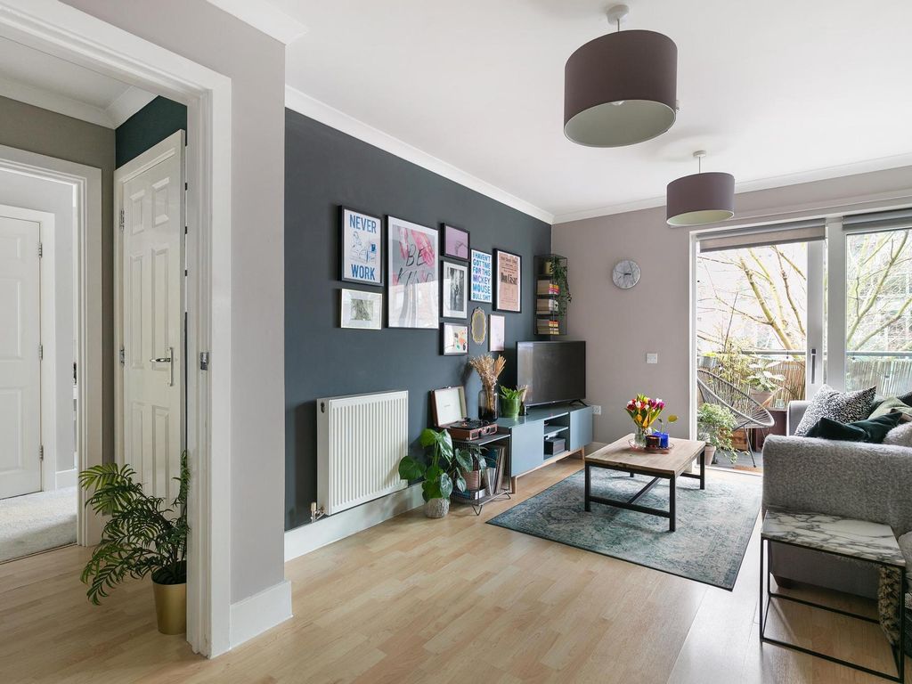 1 bed flat for sale in Evan Cook Close, Peckham, London SE15, £385,000
