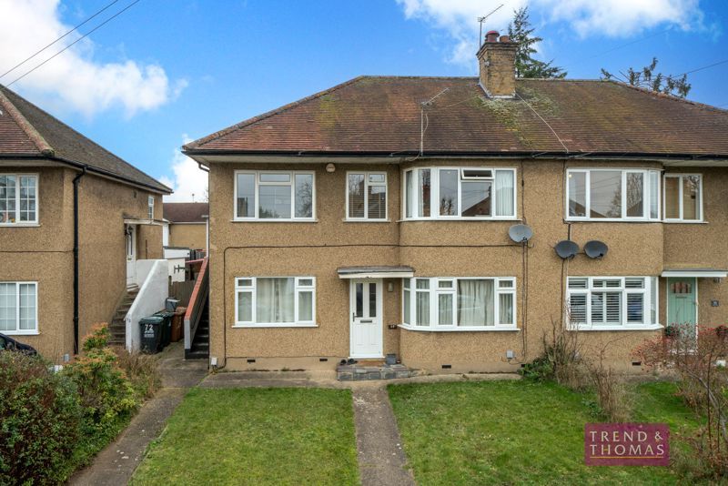 2 bed flat for sale in West Way, Rickmansworth WD3, £425,000