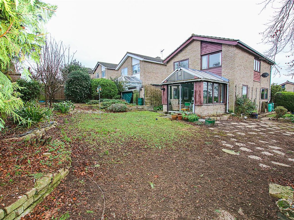 3 bed detached house for sale in Edinburgh Road, Newmarket CB8, £350,000