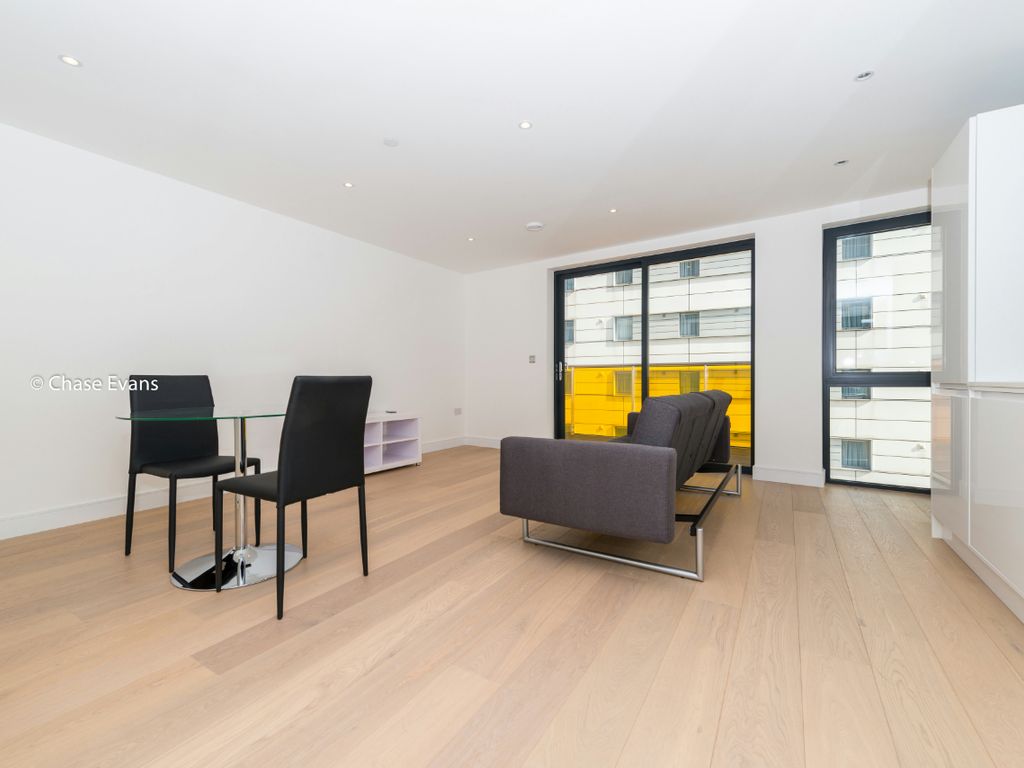 Studio to rent in Cityscape, Kensington Apartments, Aldgate E1, £2,383 pcm