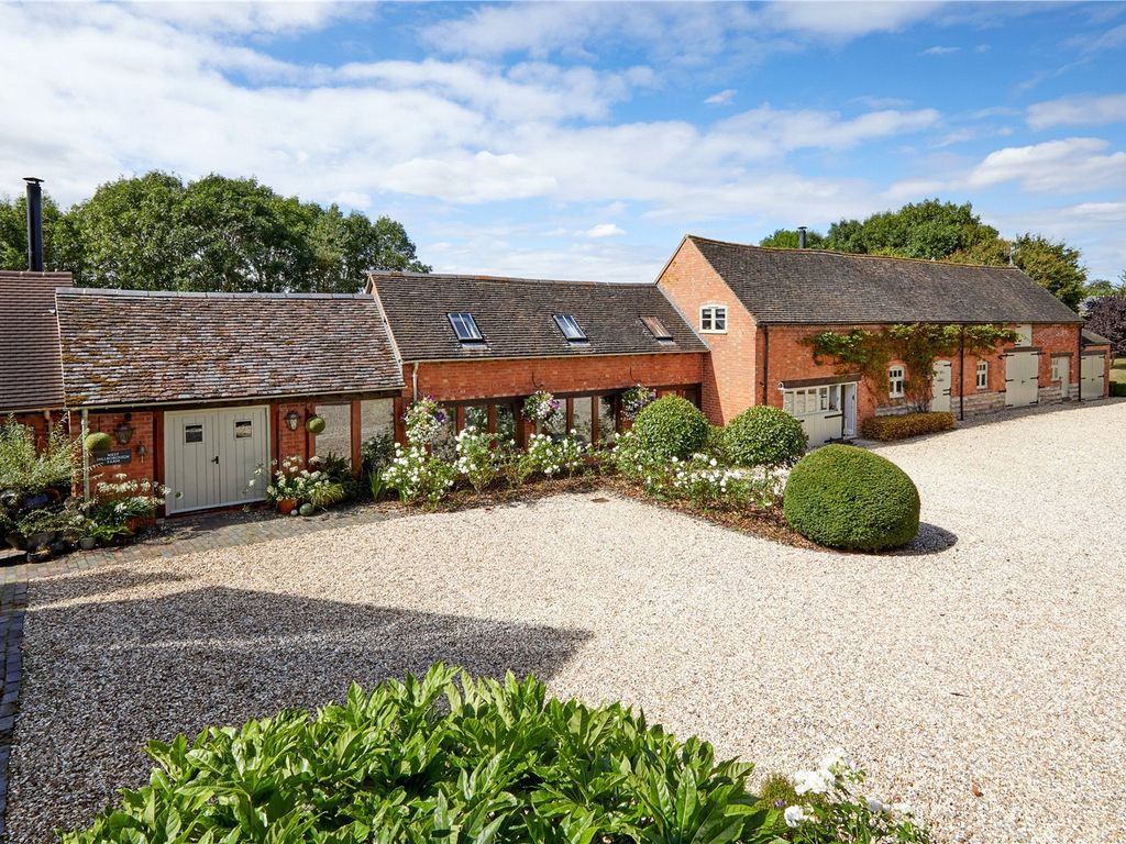 9 bed detached house to rent in Hillborough Lane, Bidford-On-Avon, Alcester, Warwickshire B50, £12,000 pcm