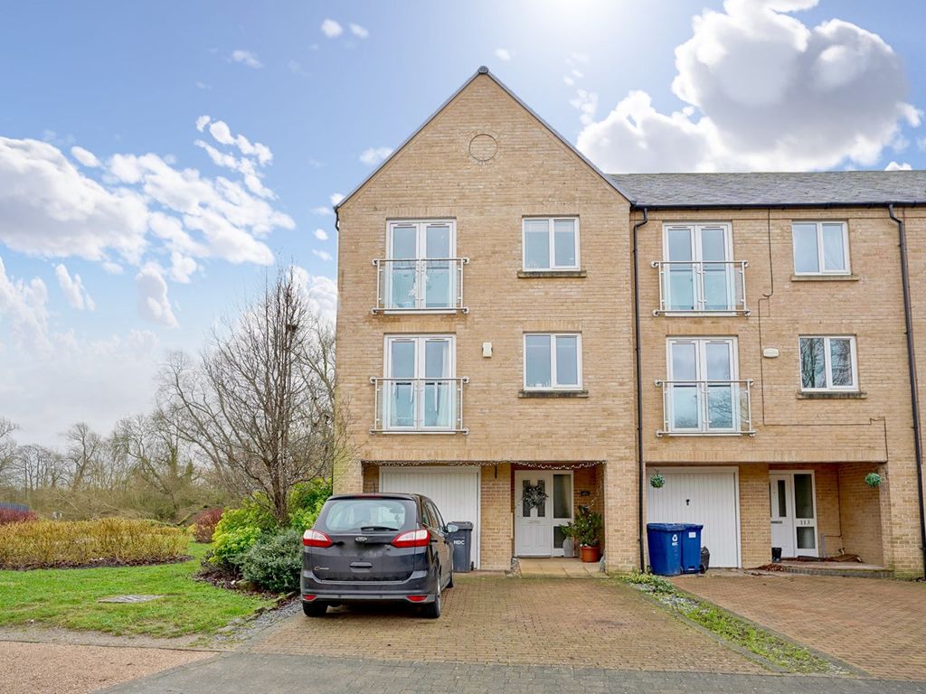 5 bed end terrace house for sale in Skipper Way, Little Paxton, St Neots PE19, £425,000