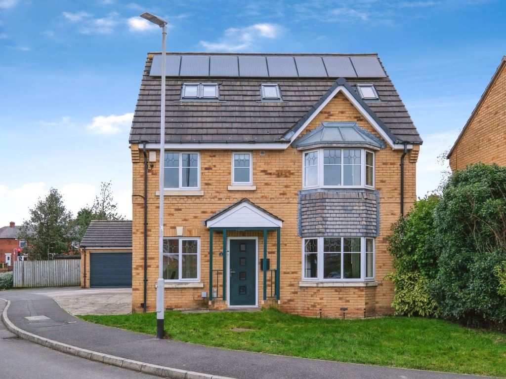 6 bed detached house for sale in Windsor Oval, Wakefield WF3, £490,000