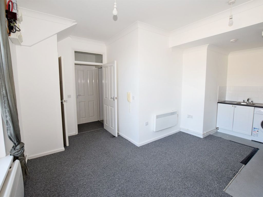 1 bed flat to rent in Flat 5, Hilary House, Park Road, Bognor Regis, West Sussex PO21, £825 pcm