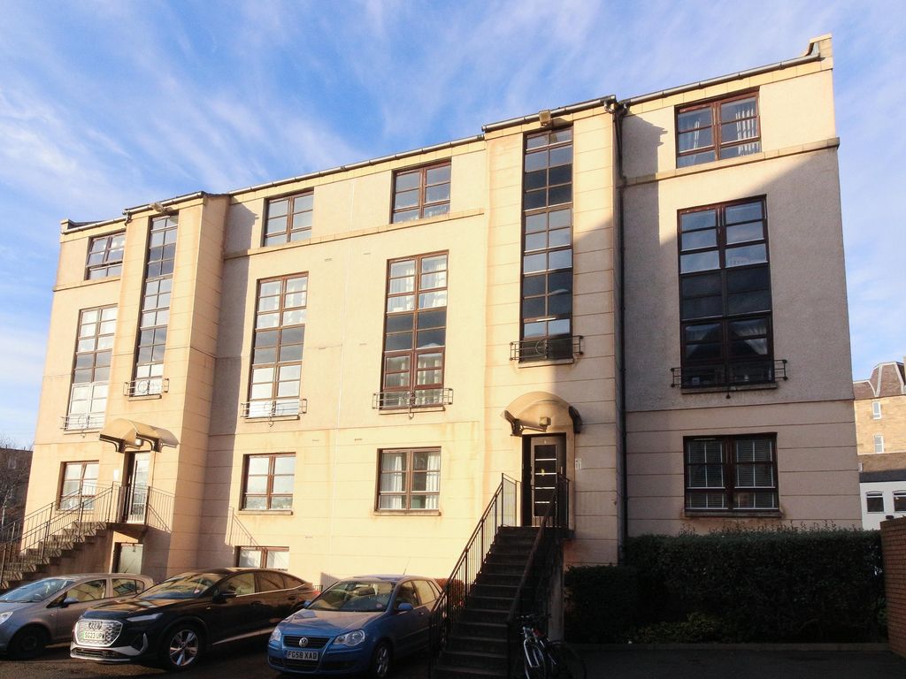 2 bed flat for sale in Rodney Place, Edinburgh EH7, £220,000