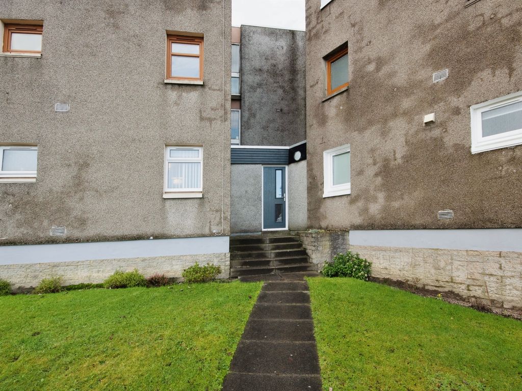 3 bed flat for sale in Corrennie Circle, Aberdeen AB21, £110,000