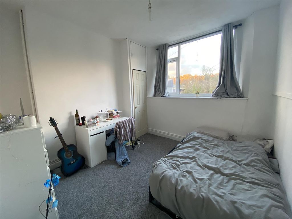 Room to rent in Broadway, Treforest, Pontypridd CF37, £500 pcm