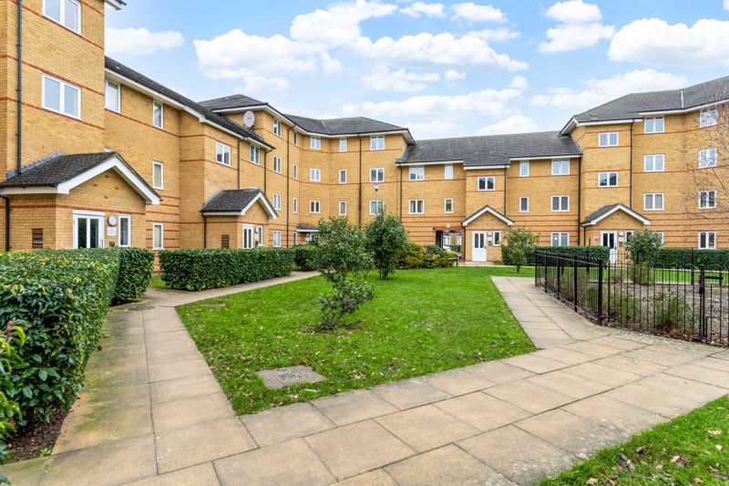 2 bed flat for sale in Stanley Close, New Eltham, London SE9, £280,000
