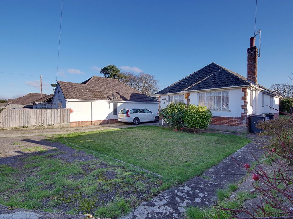 3 bed bungalow for sale in Markham Avenue, Bournemouth BH10, £350,000