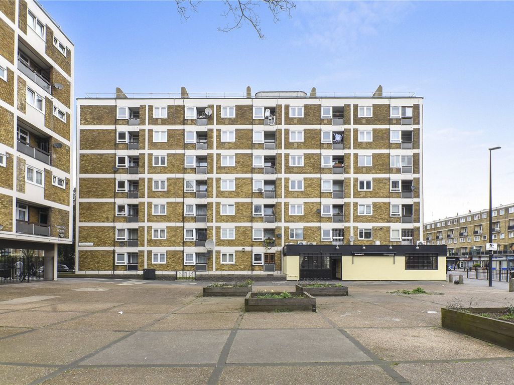 1 bed flat for sale in Donegal House, Cambridge Heath Road, London E1, £310,000