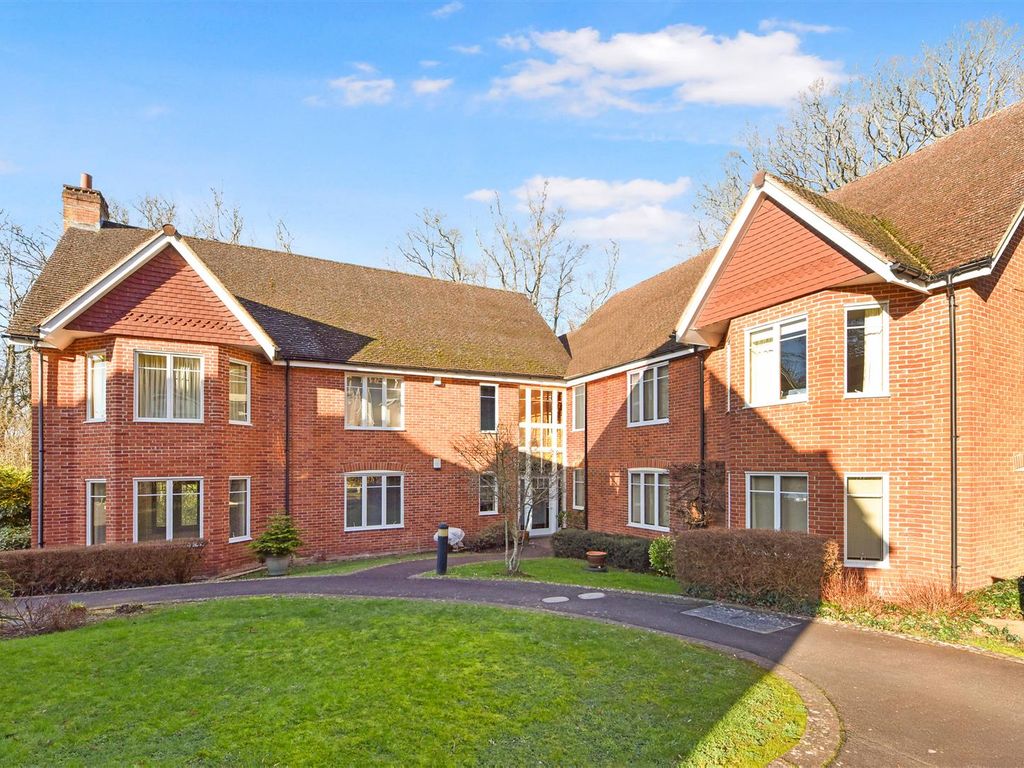 2 bed flat for sale in Dunwood Court, Sherfield English, Romsey, Hampshire SO51, £225,000