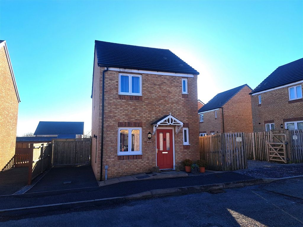3 bed detached house for sale in Clos Coed Derw, Penygroes, Llanelli SA14, £249,950