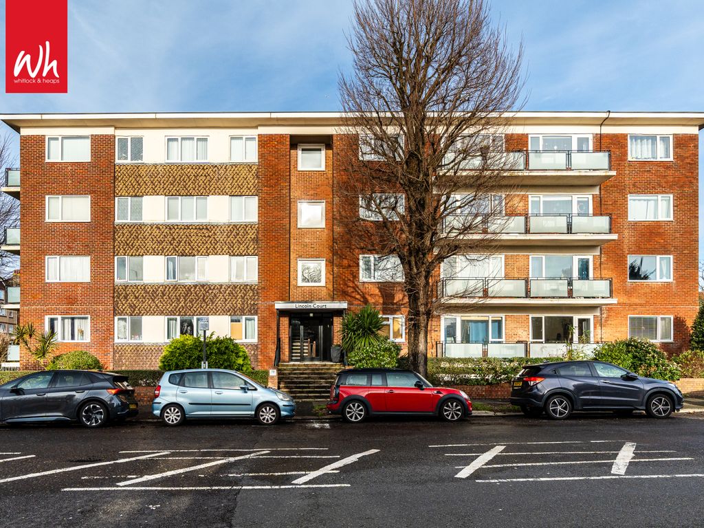 2 bed flat for sale in The Drive, Hove BN3, £325,000